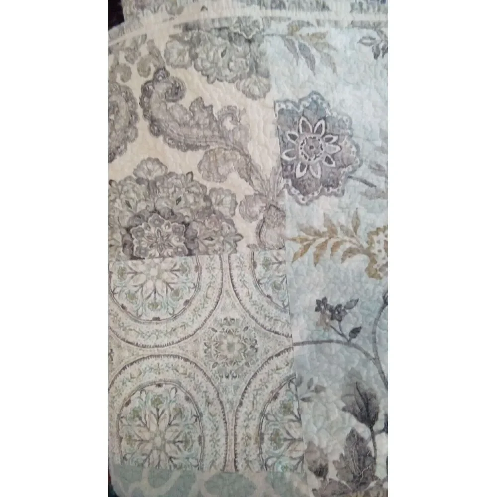 Quilted Bedspread Coverlet Reversible Floral Medallion Pattern‎ Bedding